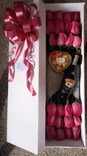 Caja por 24 rosas baileys y chocolates R106 - Caja de rosas a domicilio en Kennedy Te Mando Flores
