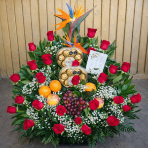 Pirámide de rosas 2 cajas de chocolates y fruta R121 - Detalle floral en Kennedy Te Mando Flores