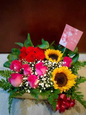 Caja tequiero x6 rosas 2 girasoles R22 - Flores en Kennedy Te Mando Flores