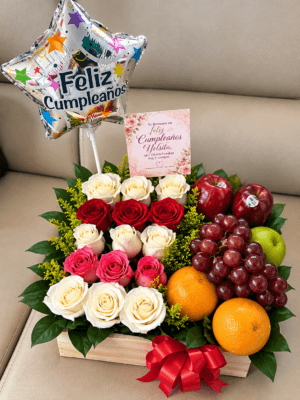 Caja de frutas con 12 rosas R67